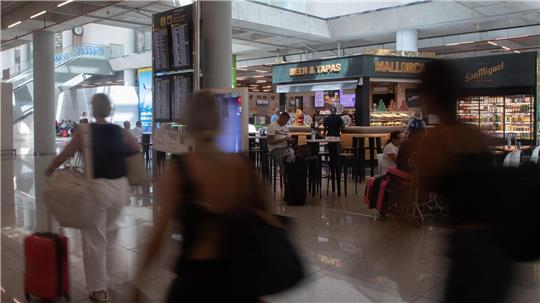 Die Gewerkschaften fordern bessere Arbeitsbedingungen und höhere Löhne. (Archivbild)