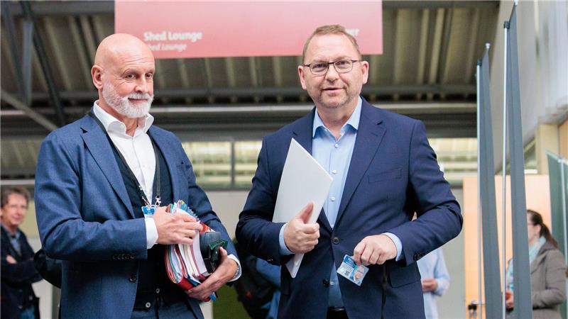 Die Gewerkschafter Volker Geyer und Frank Werneke verhandeln für die Arbeitnehmerseite.