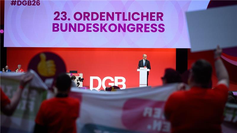 DGB-Kongress mit Pfiffen für Merz - und Applaus für Bas Die Gewerkschafter bereiten dem Kanzler einen eiskalten Empfang.