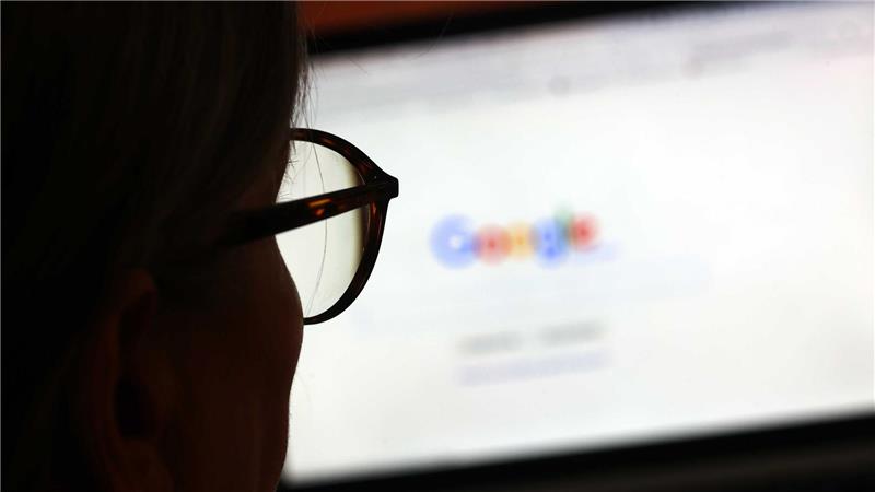Google startet neue Such-Funktion mit KI-Zusammenfassungen Die Google-Suche wird künftig bei bestimmten Anfragen eine „Übersicht mit KI“ als Antwort liefern. (Archivbild)