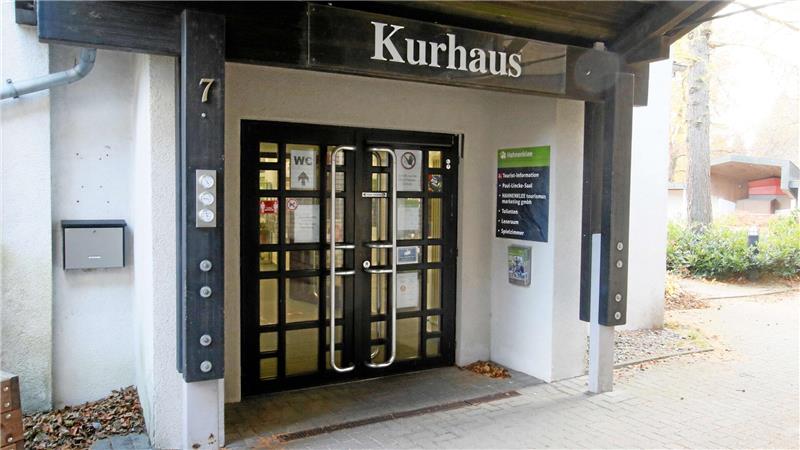 Zu sehen ist der Eingang zum Kurhaus.