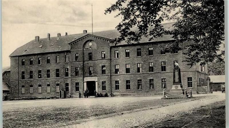 Kasernen in Goslar und die Geschichte der Goslarer Jäger Die Goslarer Domkaserne, errichtet 1832.