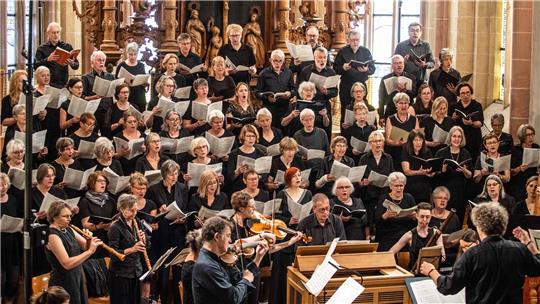 Die Goslarer Kantorei ist ein großartiger Klangkörper, der nicht nur aus zahlreichen Stimmen, sondern in erster Linie aus vielen Menschen mit Spaß am gemeinsamen Singen besteht.