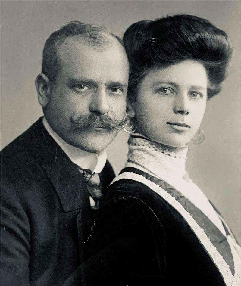 Die Goslarer Kinobesitzerin Elisabeth Wildmann (1878 bis 1963), geb. Fuchs, mit ihrem ersten Ehemann Alois, der aus Budapest stammte. Elisabeth Wildmann, ehemalige Artistin, kam 1910 von Gelsenkirchen nach Goslar.