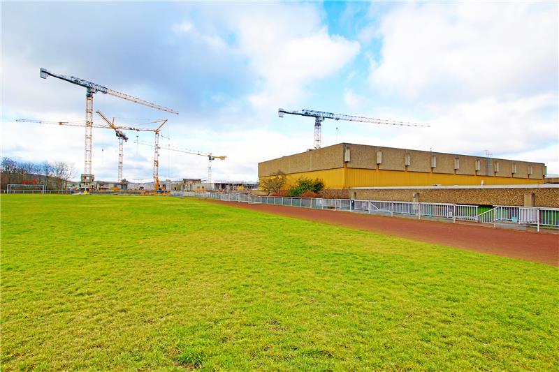 Goldene Aue: Die Großbaustelle im Zeitraffer-Video Die Großbaustelle Goldene Aue mit den fünf Kränen. Foto: Epping