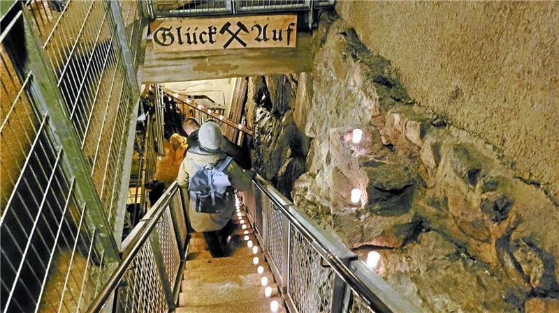 Die Grube Samson in St. Andreasberg erstrahlt am Abend vor Heiligabend traditionell im Lichterglanz.