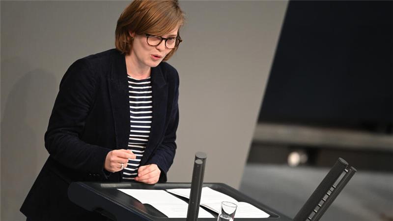Die Grünen-Bundestagsabgeordnete Karoline Otte spricht im Bundestag.