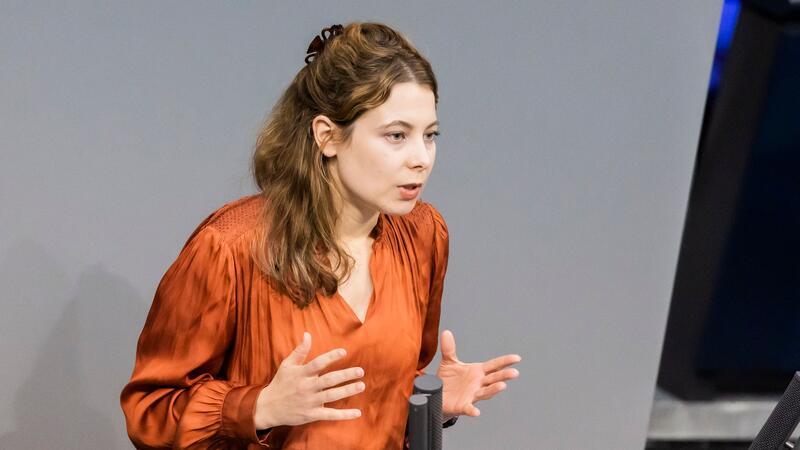 Söder: Bund versagt komplett bei Bayerns Hochwasserhilfe Die Grünen-Politikerin Jamila Schäfer versichert, der Bund werde für Schäden der Flutkatastrophe aufkommen.