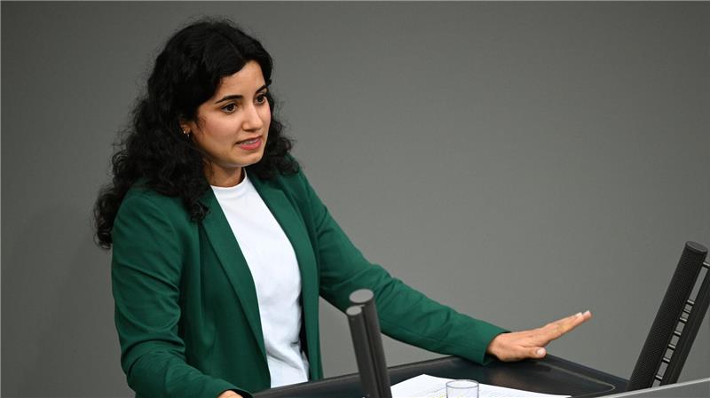 Die Grünen-Politikerin Misbah Khan sieht einen parteipolitischen Zusammenhang. (Archivbild)