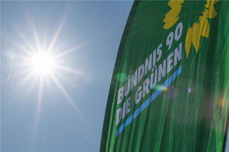 Grüne müssen sich zu EU-Asylreform positionieren Die Grünen stoßen sich in der EU-Asyldebatte insbesondere daran, dass Familien mit Kindern von den sogenannten Grenzverfahren nicht ausgenommen werden sollen.