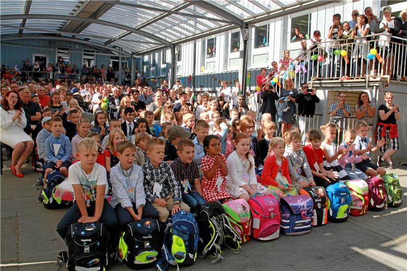 In Bad Harzburg gibt es mehr Einschulungen als im Vorjahr Die Grundschule Bündheim – hier während einer Einschulungsfeier – ist in diesem Jahr die einzige, die weniger Erstklässler bekommt, als im Vorjahr. Archivfoto: Potthast