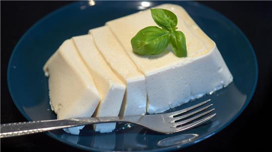 Die Grundzutat für Tofu ist die Sojabohne. (Symbolbild)