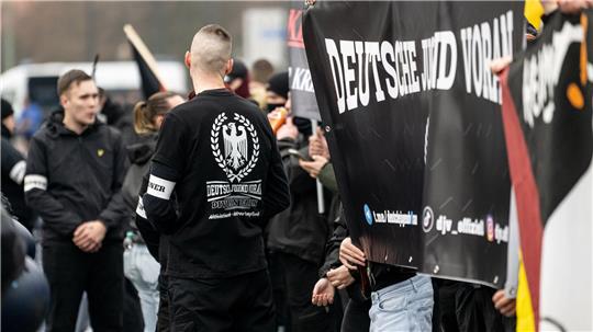 Die Gruppe „Deutsche Jugend Voran“ stand im Visier der Ermittler bei Durchsuchungen fast überall bundesweit. (Archivbild)