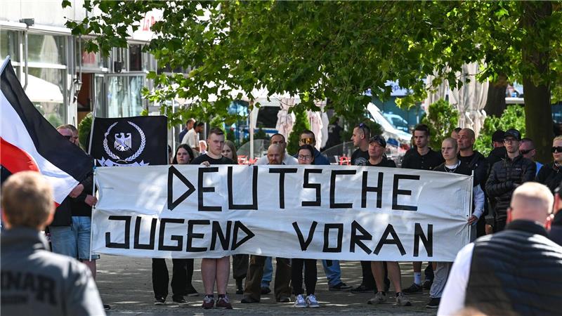 Rechtsextreme Straftaten junger Menschen nehmen stark zu Die Gruppe „Deutsche Jugend Voran“ wird von der Bundesregierung als Beispiel für eine junge, rechtsextreme Gruppierung genannt. (Archivbild)