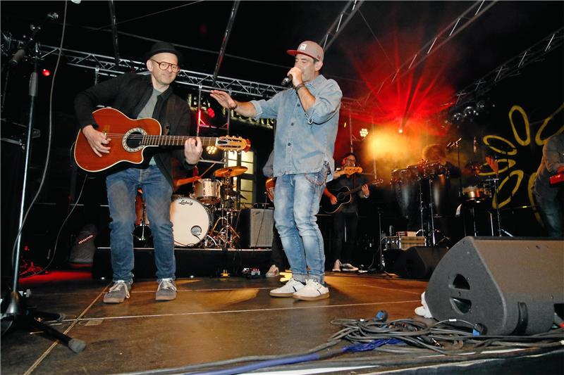 Die Gruppe Marquess überzeugt auf der Marktplatz-Bühne.