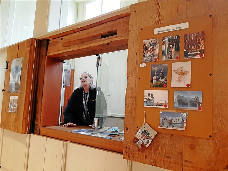 Die Gruppe der Kirchenbetreuer – Ingrid Gundermann (im Bild) nennt sich selbst Kirchenhüterin – soll sich vergrößern und auch die der Kirchenführer.  Foto: Potthast