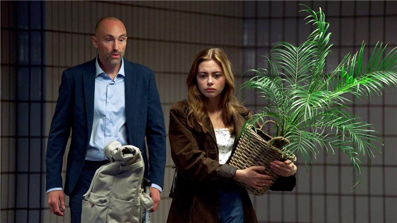 Streaming-Tipps der Woche Die Gutmütigkeit der Psychologie-Studentin Ida (Elli Müller Osborne, r) wird von einem Fremden (Aleksander de Senger) in der Osloer U-Bahn schamlos ausgenutzt.
