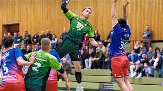Die HSG Langelsheim/Astfeld, hier Landesliga-Spieler Jan Gehlhar am Wurf, wird in der kommenden Saison mit drei Herrenteams an den Start gehen. Zwei davon starten in den neu geschaffenen Fünfergruppen.