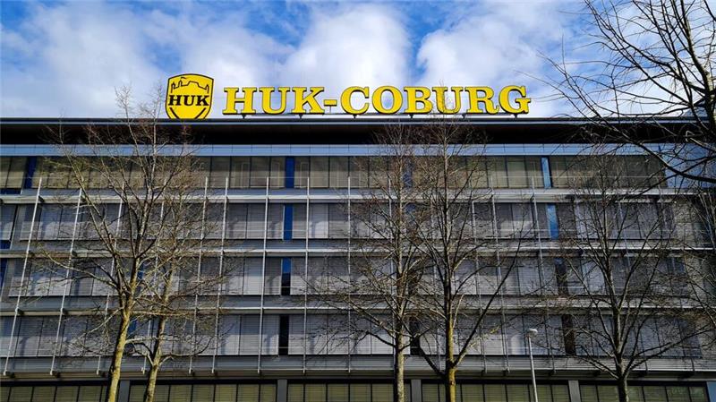 Die HUK-Coburg erwartet deutlich steigende Preise bei Autoversicherungen.