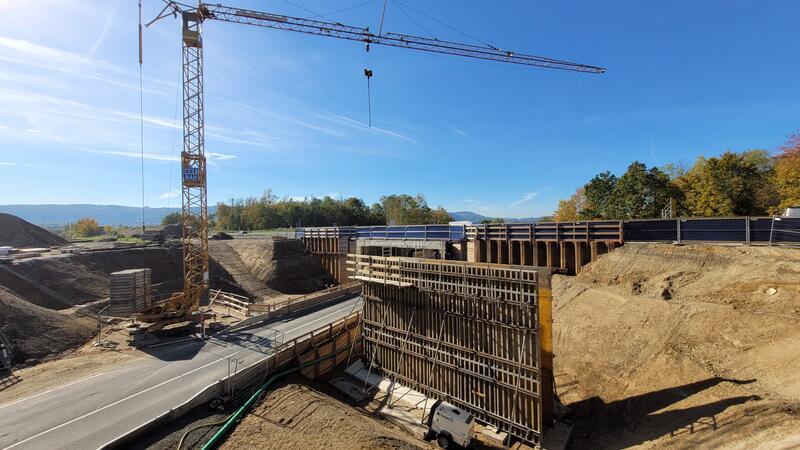 Autobahn 369: Erster Brückenneubau bei Bad Harzburg beginnt Die Hälfte der Autobahnbrücke über die Kreisstraße 46 ist bereits abgerissen. Jetzt wird gebaut. Im kommenden Jahr folgt dann die andere Seite.