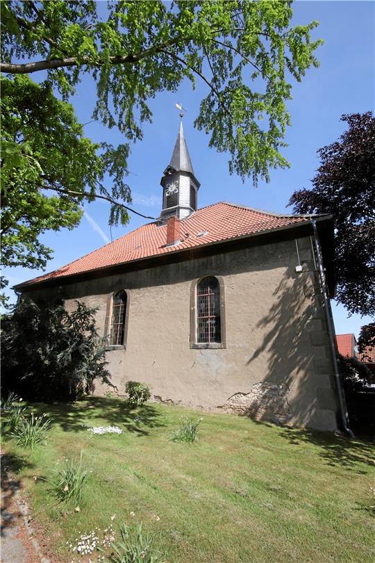 Die Hahäuser St.-Romanus-Kirche prägt das Ortsbild – der Turmaufsatz überragt die Dächer des alten Dorfes und ist weithin sichtbar. Fotos: Gereke