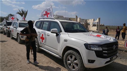 Die Hamas hat eine weitere Leiche an das Rote Kreuz übergeben, bei der es sich mutmaßlich um eine getötete Geisel handelt. (Archivbild)