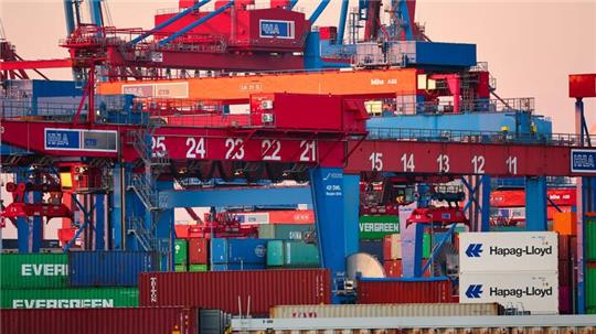 Die Hamburgische Bürgerschaft hat den umstrittenen Einstieg der Reederei MSC beim Hafenlogistiker HHLA endgültig abgesegnet.