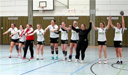 Die Handballerinnen der HSG Liebenburg-Salzgitter haben nach dem Sieg beim Northeimer HC II den Klassenerhalt in der Landesliga fast sicher. Archivfoto: Neuendorf