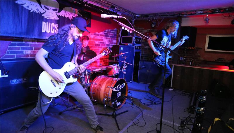 Die Hannoveraner Band Ducs bringt vergangenen Sommer satten Sound in den Kellerclub.