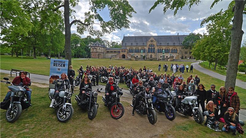 Die Harley-Girls schätzen die Stadt Goslar und ihre Sehenswürdigkeiten.