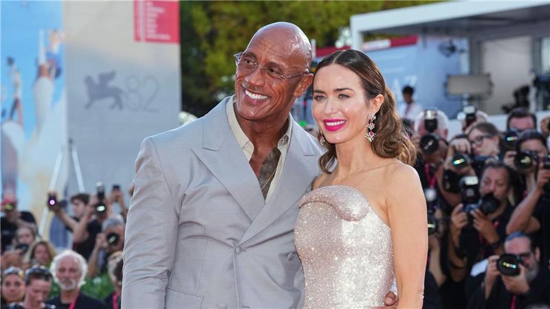 Dwayne Johnson weint - „Ob ich ein Softie bin? Ja!“ Die Hauptdarsteller vor dem Festivalpalast am Lido.