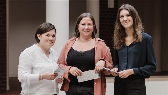 Die Hauptorganisatorinnen der Präventionswoche (v. l.): Erna Lemke (Verein Wild und Stark), Landkreismitarbeiterin Linda Zepezauer und Kristine Sterzer von der Awo.