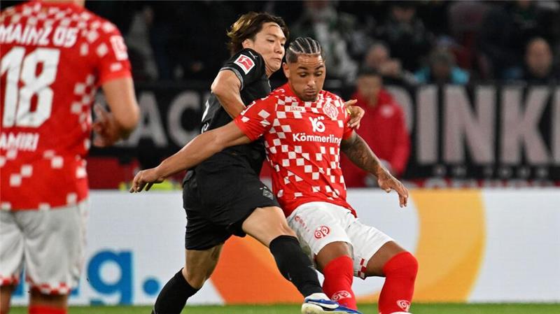 Kleindienst trifft: Glückliches Remis für Gladbach in Mainz Die Hausherren aus Mainz um den eingewechselten Armindo Sieb (r) dominierten die erste Hälfte gegen Mönchengladbach.