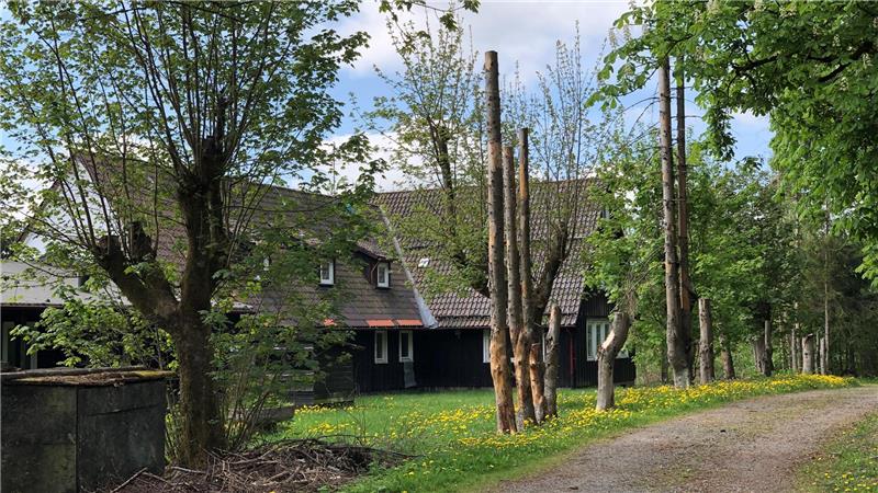 Die Heimathütte in der Nähe des Bechlersteins bei Hohegeiß ist bis 1993 vom Landkreis Goslar betrieben worden, danach gehörte sie zu den Erlebnistagen.