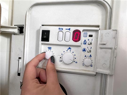 Die Heizung herunterzuregeln ist auch eine Methode, Kosten zu sparen. Foto: Schlegel