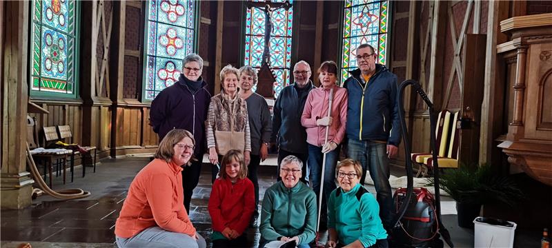 Die Helfer der Kirchengemeinde Braunlage haben die Trinitatiskirche zum Osterfest kräftig geputzt.  Foto: Kirchengemeinde
