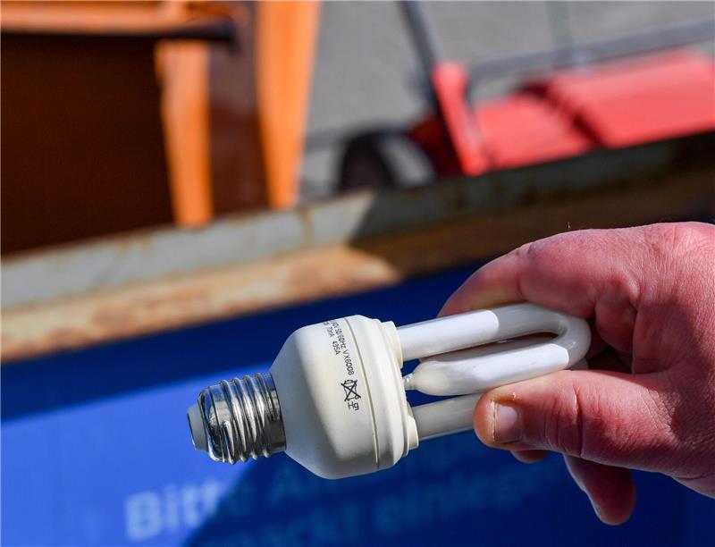 Verwendung von Quecksilber bald eingeschränkt Die Herstellung sowie der Import und Export von Produkten mit Quecksilber soll eingestellt werden. Das betrifft auch Lampen.