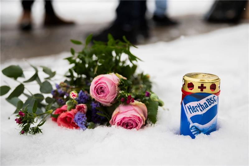 Trauermarsch für gestorbenen Hertha-Präsidenten Bernstein Die Hertha-Ultras laden am Sonntag zu einem Trauermarsch für den gestorbenen Präsidenten Kay Bernstein ein.