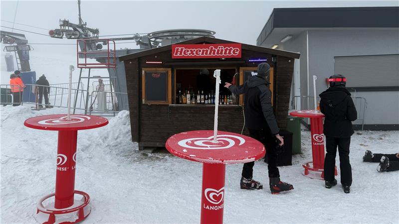 Auf diese Neuerungen können Skisportler am Wurmberg gespannt sein Das Foto zeigt einen Kiosk im Schnee.