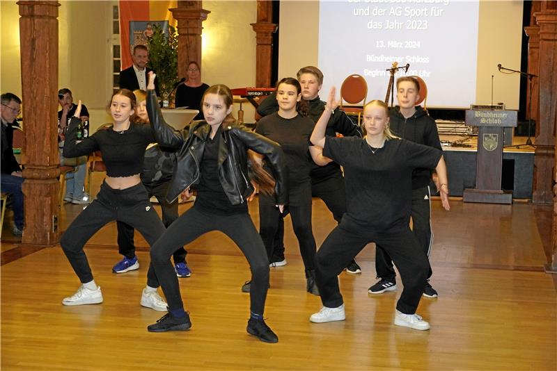 Die Hip-Hop-Gruppe Rhythm Nation aus der Tanzschule Sander.  Foto: Schlegel