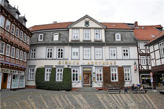 Die Hirsch-Apotheke mit ihrem Biedermeier-Inventar ist Teil des Förderprogramms und steht für potenzielle neue Mieter zur Verfügung.  Fotos: Kleine