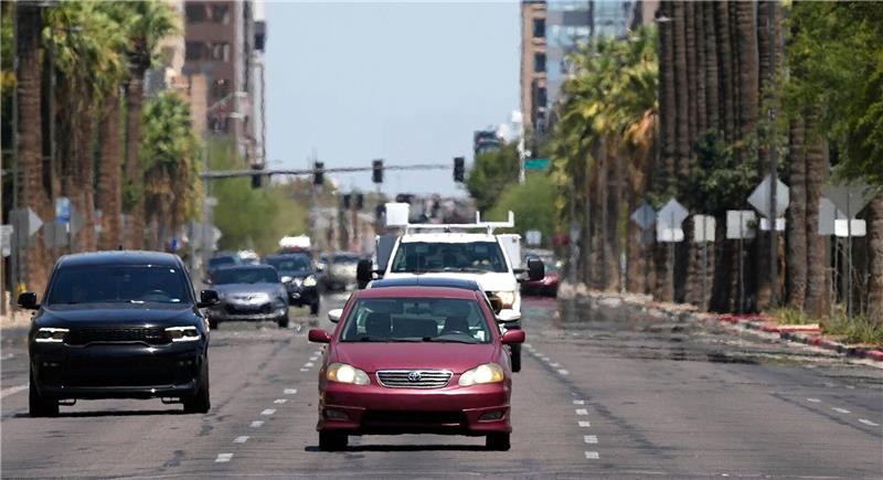 Phoenix bricht laut US-Wetterdienst mehrere Hitzerekorde Die Hitze flimmert in der Innenstadt von Phoenix. Die Metropole im US-Bundesstaat Arizone hat laut US-Wetterdienst gleich mehrere Hitzerekorde an einem Tag gebrochen.