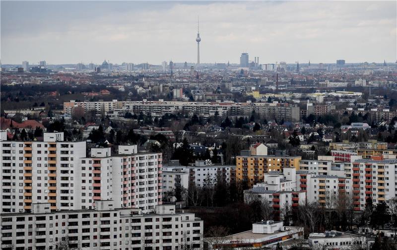Unterschiede in der Lebenserwartung nehmen zu Die Hochhäuser der Gropiusstadt im Süden von Berlin. Die zwischen 1962 bis 1975 errichtete Großwohnsiedlung gilt als sozialer Brennpunkt.