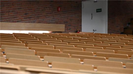 Die Hochschulen versuchen Einschränkungen in der Lehre durch freie Professuren zu vermeiden. (Symbolbild)