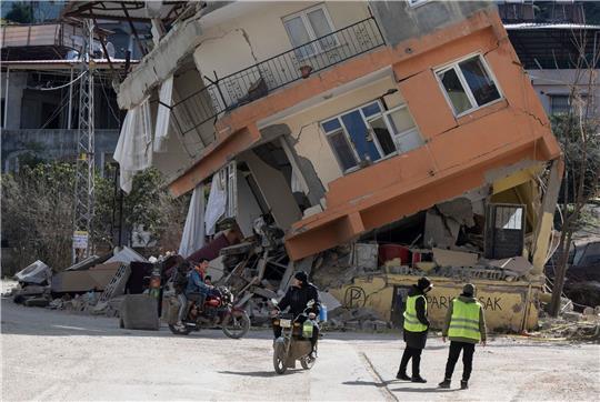 Die Hoffnung, nach dem verheerenden Erdbeben in der Türkei und Syrien weitere Überlebende in den Trümmern zu finden, ist mittlerweile gering.