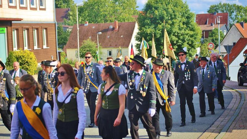 Bei der „Hohegeißer Hitparade“ zum Schützenfest geht die Post ab Die Hohegeißer Schützen wollen sich am Samstagnachmittag bei einem Marsch quer durch das Bergdorf zum Schützenplatz präsentieren.