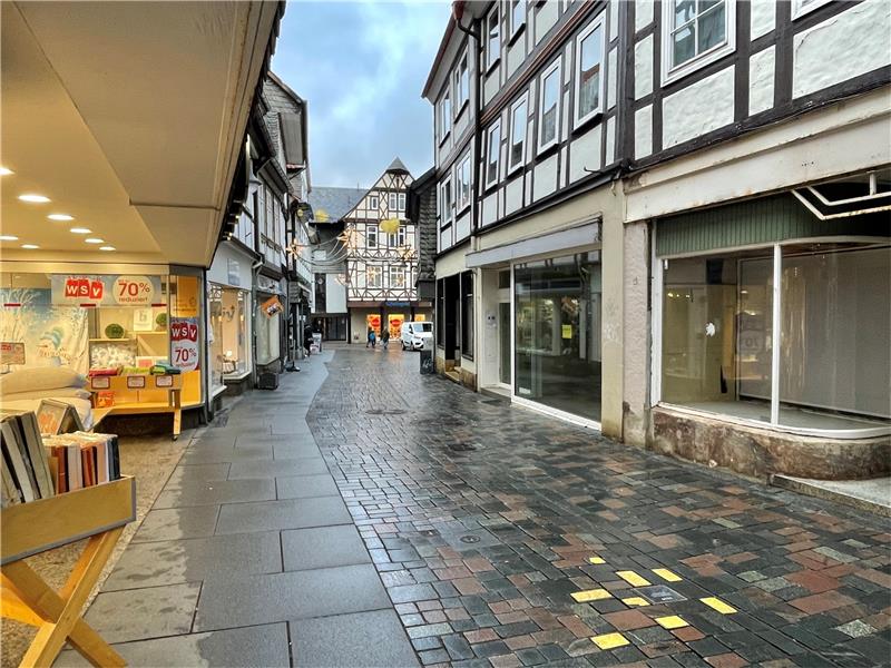 Stadt Goslar startet Wettbewerb gegen Leerstand Die Hokenstraße ist eine zentrale Einkaufsmeile in Goslar, aber derzeit stehen drei Geschäfte leer. Foto: Kleine