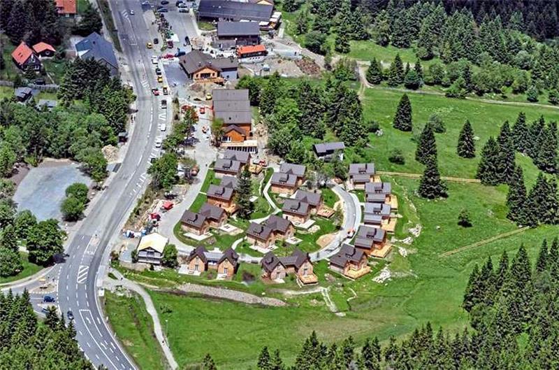 Die Hotel- und Ferienhausanlage Torfhaus Harzresort soll sich nach dem Willen der Gesellschafter wie auch des Clausthal-Zellerfelder Rates westlich (hier links) der Bundesstraße 4 ausdehnen.  Foto: Archiv