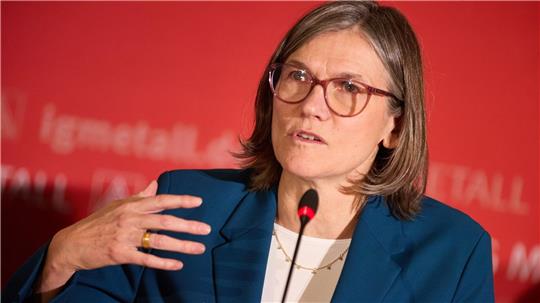 Die IG-Metall-Chefin fordert ein Standortbekenntnis von Unternehmen - und ein Ende von Debatten über vermeintlich faule Beschäftigte. (Archivbild)