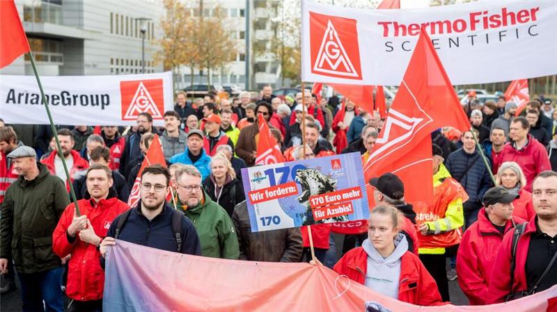Weitere Warnstreiks und Verhandlungen bei Metallern Die IG Metall organisiert weitere Warnstreiks.